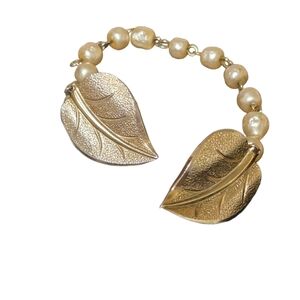 vintage sweater clip goldtone leaves with faux pearls 1950s